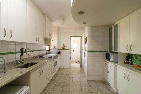 Apartamento à venda com 100m², 3 quartos e 2 vagas Apartamento à venda com 100m², 3 quartos e 2 vagasCozinha