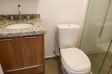 Apartamento à venda com 62m², 2 quartos e 2 vagas Apartamento à venda com 62m², 2 quartos e 2 vagasBanheiro da Suíte 1