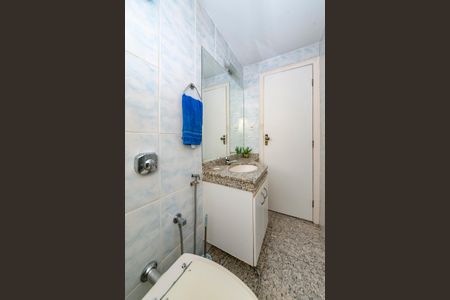 Apartamento à venda com 235m², 5 quartos e 2 vagas Apartamento à venda com 235m², 5 quartos e 2 vagasBanheiro Social 2