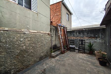 Casa à venda com 160m², 4 quartos e sem vagaQuintal - Fundos