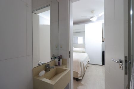 Apartamento à venda com 240m², 3 quartos e 4 vagasBanheiro da Suíte 1