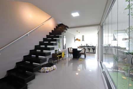 Apartamento à venda com 240m², 3 quartos e 4 vagasSala