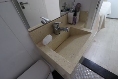 Apartamento à venda com 240m², 3 quartos e 4 vagasBanheiro da Suíte 1