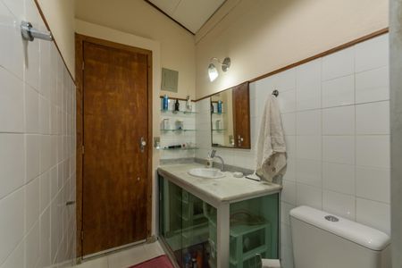 Casa à venda com 2050m², 2 quartos e 3 vagasBanheiro Social - Casa 1