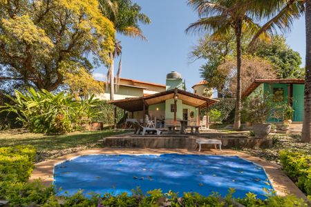 Casa à venda com 2050m², 2 quartos e 3 vagasPiscina