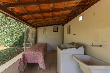 Casa à venda com 2050m², 2 quartos e 3 vagasLavanderia