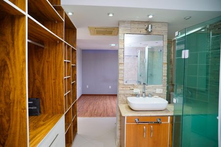 Apartamento para alugar com 59m², 1 quarto e 1 vaga Apartamento para alugar com 59m², 1 quarto e 1 vagaBanheiro da Suíte