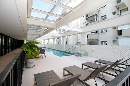 Studio para alugar com 32m², 1 quarto e 1 vaga Studio para alugar com 32m², 1 quarto e 1 vagaÁrea Comum - Piscina
