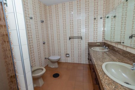 Casa para alugar com 436m², 4 quartos e 4 vagasBanheiro da Suíte 2