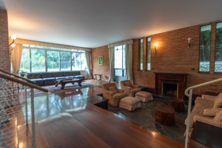 Casa para alugar com 436m², 4 quartos e 4 vagasSala