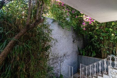 Casa à venda com 436m², 4 quartos e 4 vagasVista da suíte 2