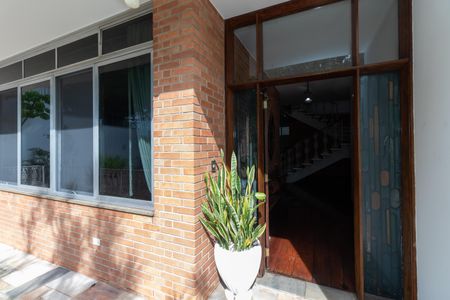 Casa para alugar com 436m², 4 quartos e 4 vagasPorta de Entrada