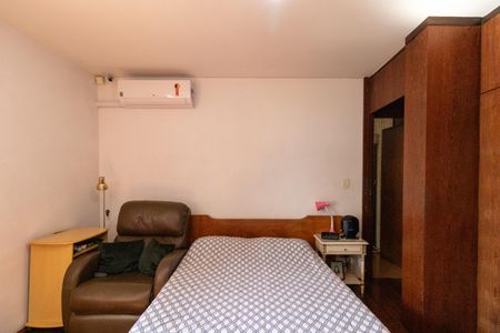 Casa à venda com 436m², 4 quartos e 4 vagasSuíte 1