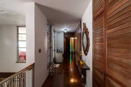 Casa à venda com 436m², 4 quartos e 4 vagasCorredor