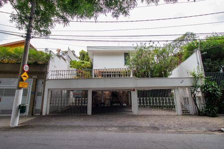 Casa para alugar com 436m², 4 quartos e 4 vagasFachada