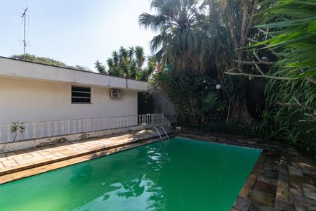 Casa à venda com 436m², 4 quartos e 4 vagasÁrea comum - Piscina