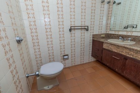 Casa para alugar com 436m², 4 quartos e 4 vagasBanheiro da Suíte 2