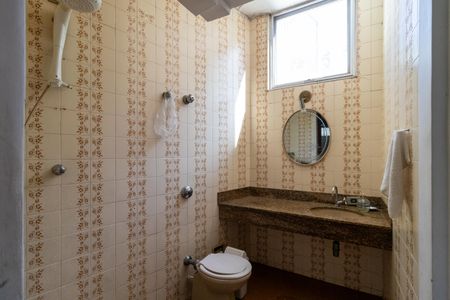 Casa à venda com 436m², 4 quartos e 4 vagasBanheiro de serviço