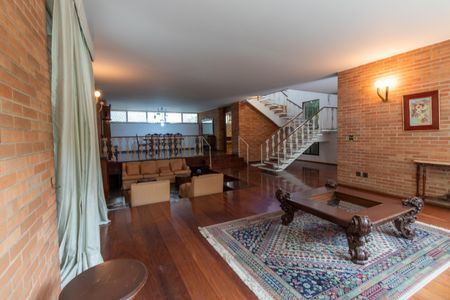 Casa para alugar com 436m², 4 quartos e 4 vagasSala