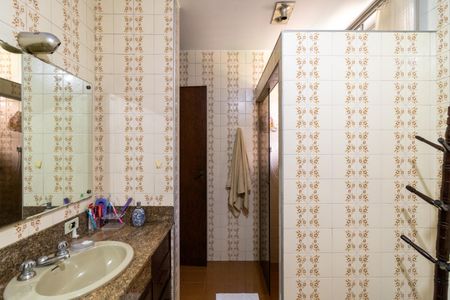 Casa à venda com 436m², 4 quartos e 4 vagasBanheiro da Suíte 2