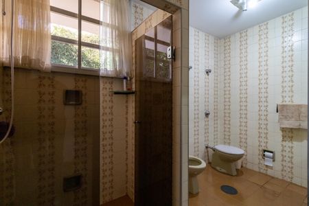 Casa à venda com 436m², 4 quartos e 4 vagasBanheiro da Suíte 2