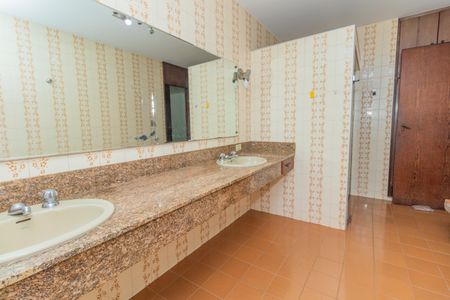 Casa para alugar com 436m², 4 quartos e 4 vagasBanheiro da Suíte 3