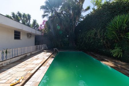 Casa à venda com 436m², 4 quartos e 4 vagasÁrea comum - Piscina