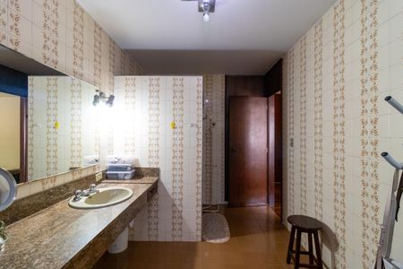 Casa à venda com 436m², 4 quartos e 4 vagasBanheiro da Suíte 1