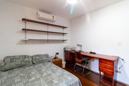 Casa à venda com 436m², 4 quartos e 4 vagasSuíte 2