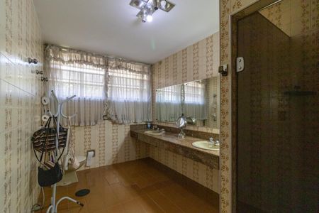 Casa à venda com 436m², 4 quartos e 4 vagasBanheiro da Suíte 1