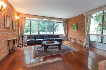 Casa para alugar com 436m², 4 quartos e 4 vagasSala