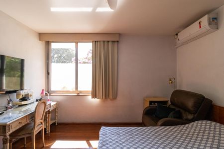 Casa à venda com 436m², 4 quartos e 4 vagasSuíte 1