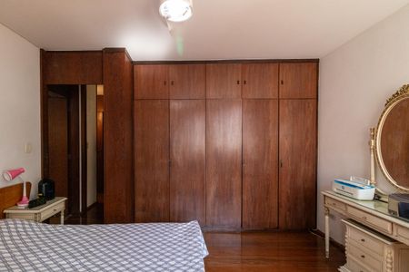 Casa à venda com 436m², 4 quartos e 4 vagasSuíte 1