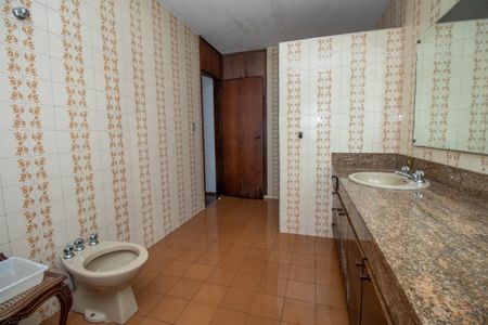 Casa para alugar com 436m², 4 quartos e 4 vagasBanheiro da Suíte 1