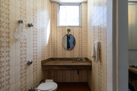 Casa à venda com 436m², 4 quartos e 4 vagasBanheiro de serviço