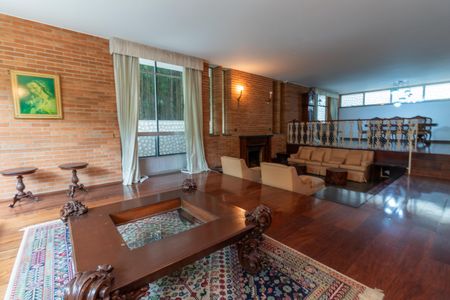 Casa para alugar com 436m², 4 quartos e 4 vagasSala