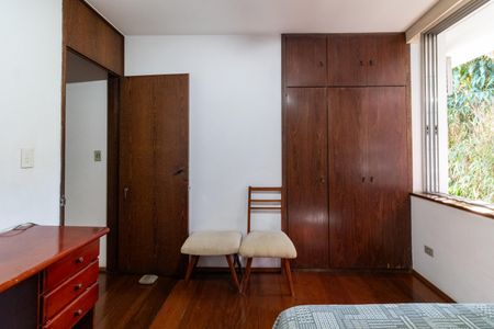 Casa à venda com 436m², 4 quartos e 4 vagasSuíte 2