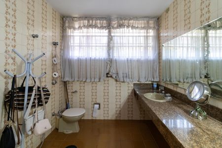 Casa à venda com 436m², 4 quartos e 4 vagasBanheiro da Suíte 1