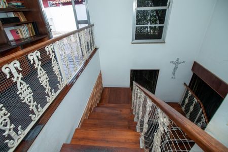 Casa para alugar com 436m², 4 quartos e 4 vagasEscada de Acesso