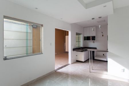 Casa à venda com 85m², 2 quartos e 2 vagasSala