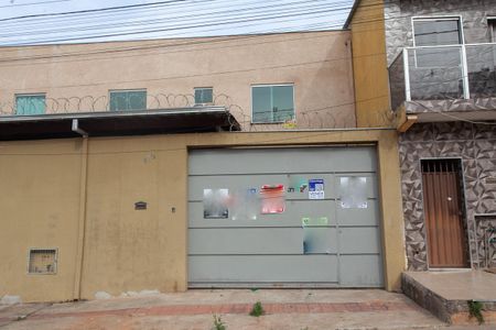 Casa à venda com 85m², 2 quartos e 2 vagasFachada