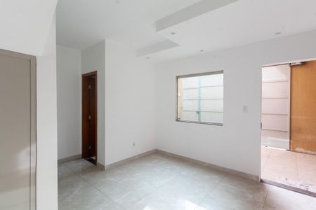 Casa à venda com 85m², 2 quartos e 2 vagasSala