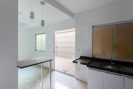 Casa à venda com 85m², 2 quartos e 2 vagasCozinha