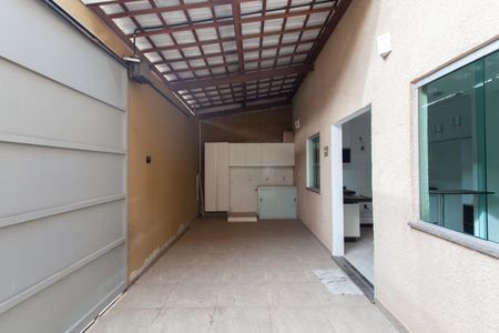 Casa à venda com 85m², 2 quartos e 2 vagasGaragem