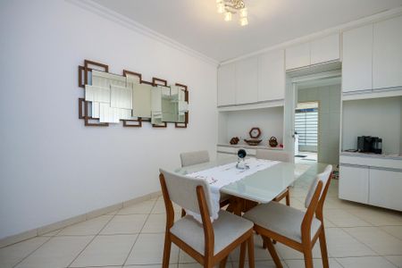 Casa à venda com 150m², 3 quartos e 2 vagasSala