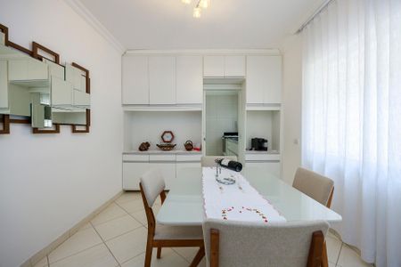 Casa à venda com 150m², 3 quartos e 2 vagasSala