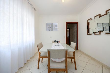 Casa à venda com 150m², 3 quartos e 2 vagasSala