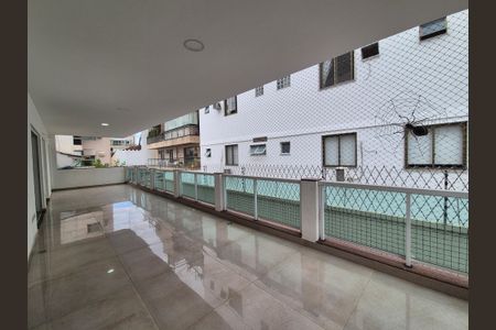 Apartamento à venda com 140m², 2 quartos e 2 vagasVaranda