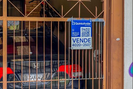 Casa à venda com 189m², 3 quartos e 2 vagas Casa à venda com 189m², 3 quartos e 2 vagasPlaca Banner Instalada na Fachada