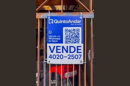 Casa à venda com 189m², 3 quartos e 2 vagas Casa à venda com 189m², 3 quartos e 2 vagasPlaca Banner Instalada na Fachada